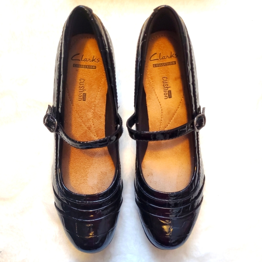 Clarks Brynn Ivy Black Croc heels 8.5 NWT